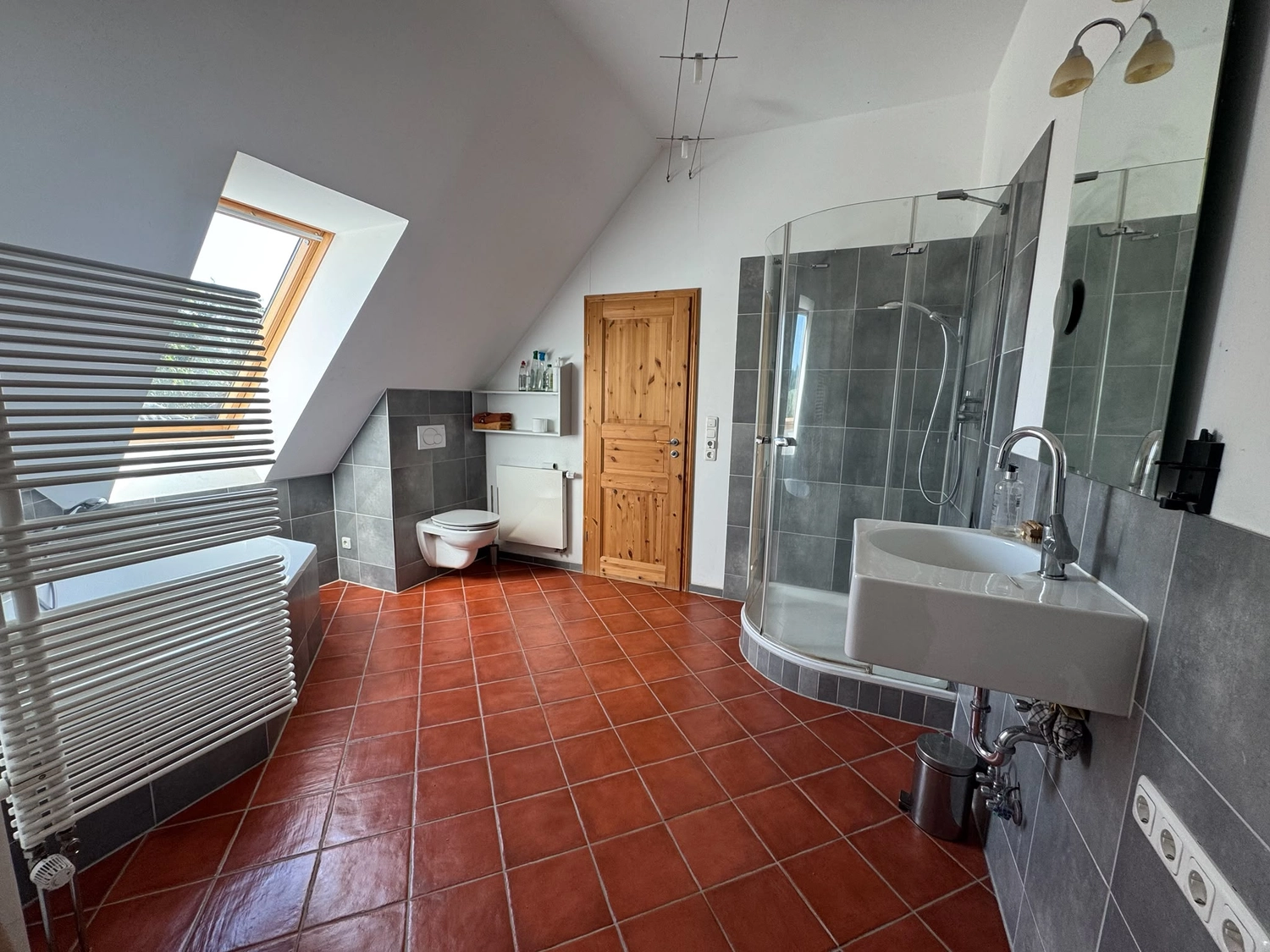 Abel & Baghai Immobilien – Ehemalige Dorfschule im Künstlerdorf Barnitz – Inspirierendes Liebhaberobjekt mit Atelierflächen, großem Grundstück und zusätzlichem Baupotenzial