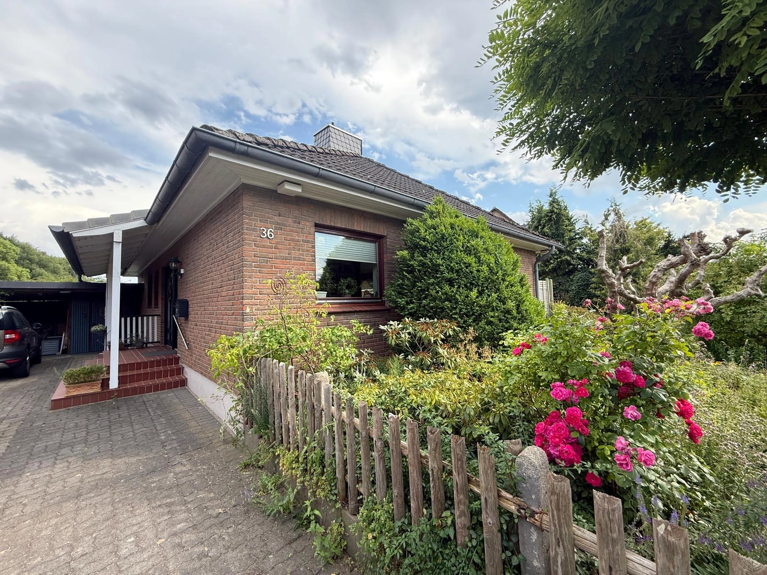 Abel & Baghai Immobilien – Ruhiger und solider Bungalow in Rümpel – großzügiges Grundstück, 2 Terrassen & Vollkeller