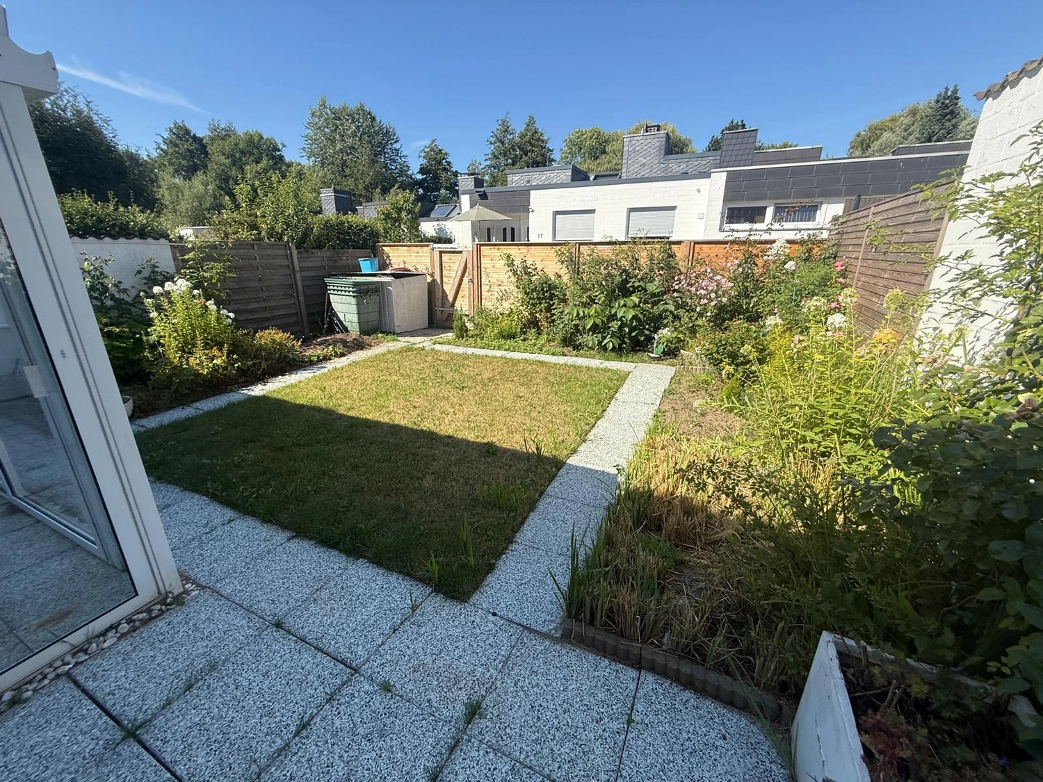 Abel & Baghai Immobilien – Reihenmittelhaus mit Loggia, Wintergarten und Sauna in Bad Oldesloe