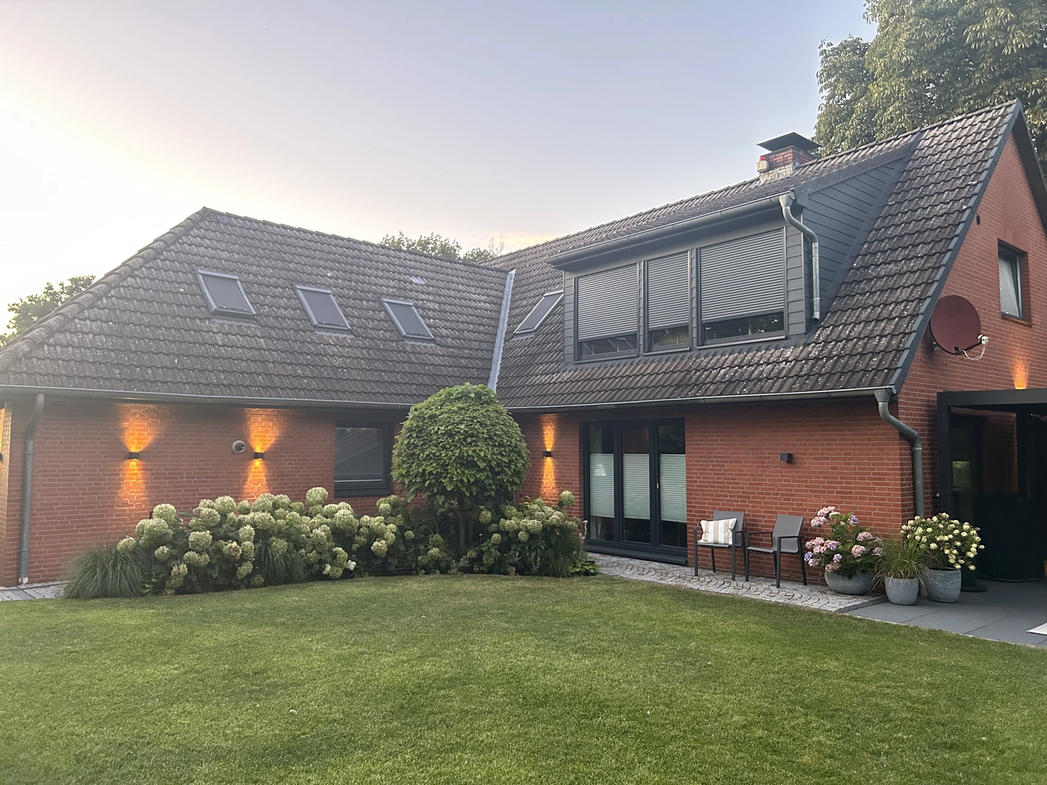 Abel & Baghai Immobilien – Modernes Einfamilienhaus in ruhiger Sackgassenlage – stilvoll wohnen mit Blick ins Grüne