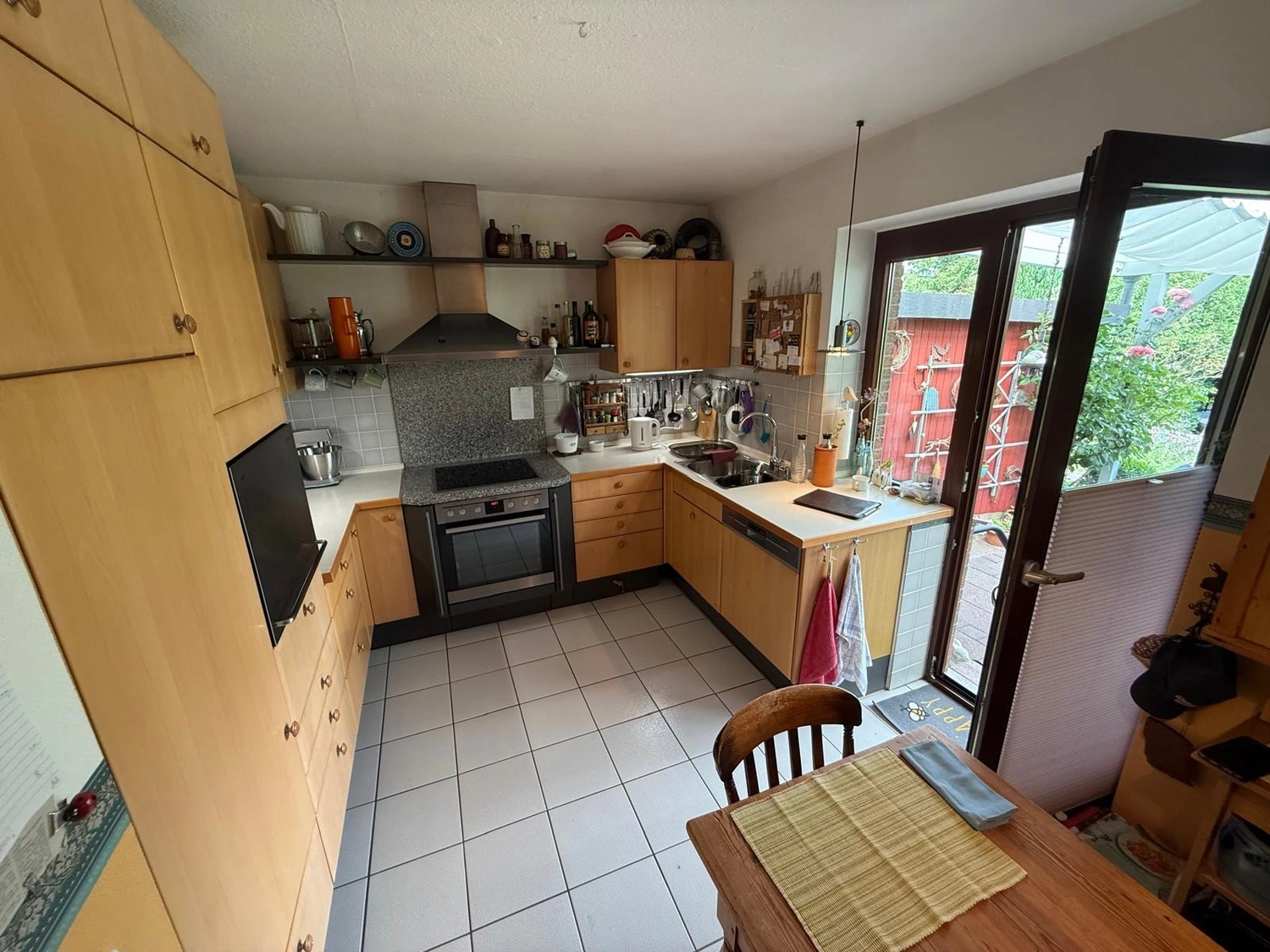 Abel & Baghai Immobilien – Ruhiger und solider Bungalow in Rümpel – großzügiges Grundstück, 2 Terrassen & Vollkeller