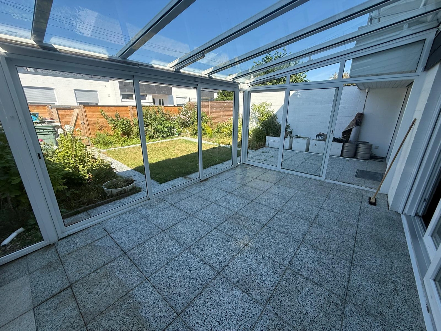 Abel & Baghai Immobilien – Reihenmittelhaus mit Loggia, Wintergarten und Sauna in Bad Oldesloe